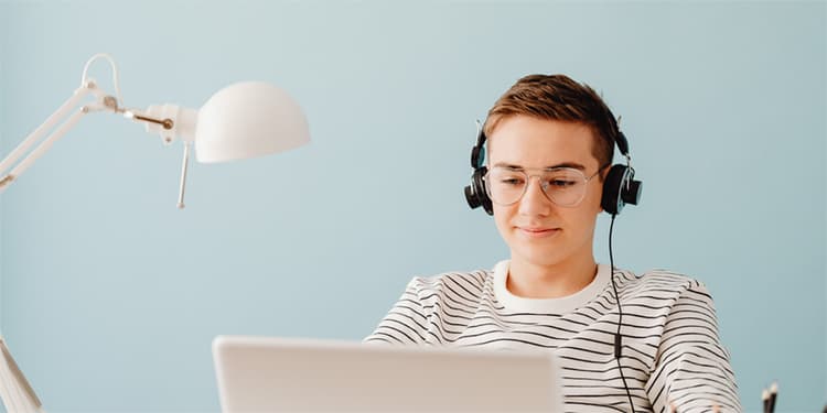 Despite a General Slowdown in Hiring, Teens Are Still Able to Find Summer Jobs