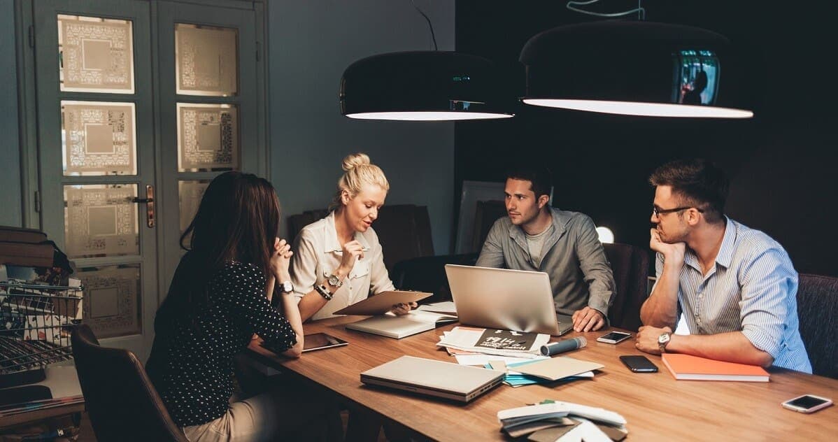 Hiring Flat But Recovering: November 2025 Gusto Small Business Jobs Report